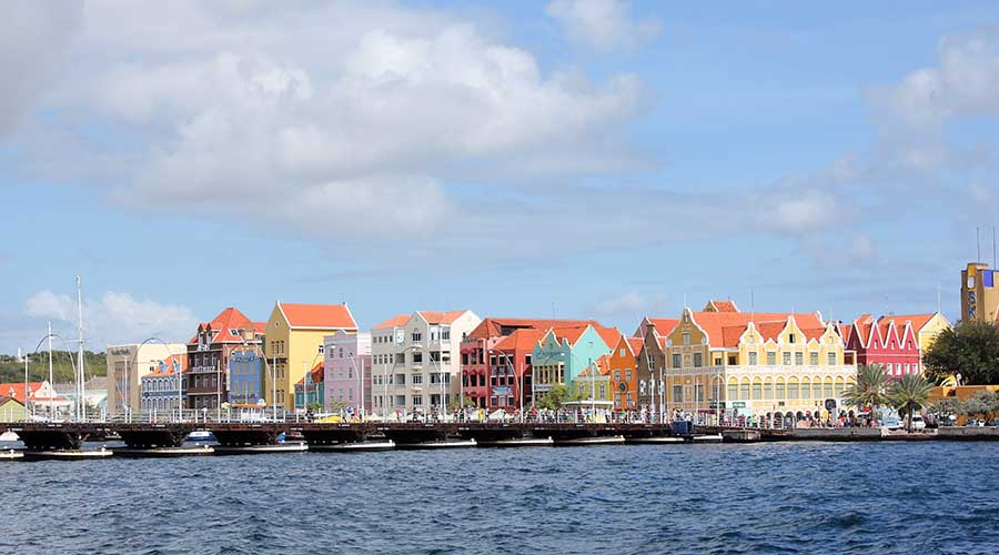 Skyline van Willemstad, Curaçao.